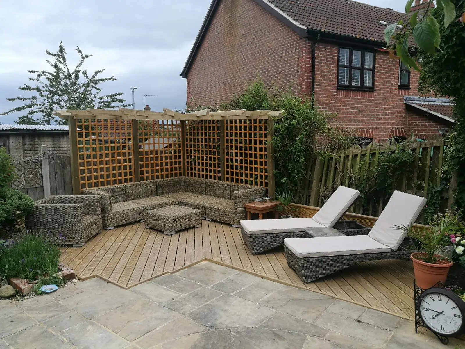 DR Home & Garden finished garden seating area